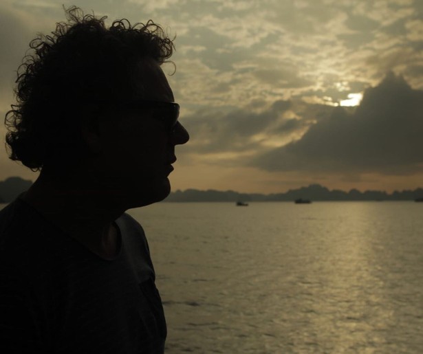 Kees van der Spek jaagt op een geraffineerde crimineel in Kees van der Spek Ontmaskert