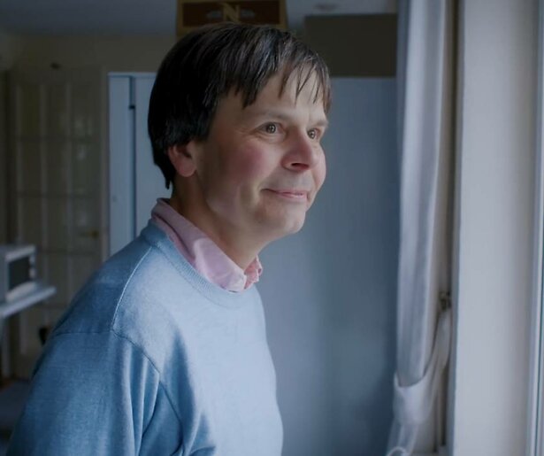 Kees Momma van Kees Vliegt Écht Uit vertelt na vragen hoe het met hem gaat