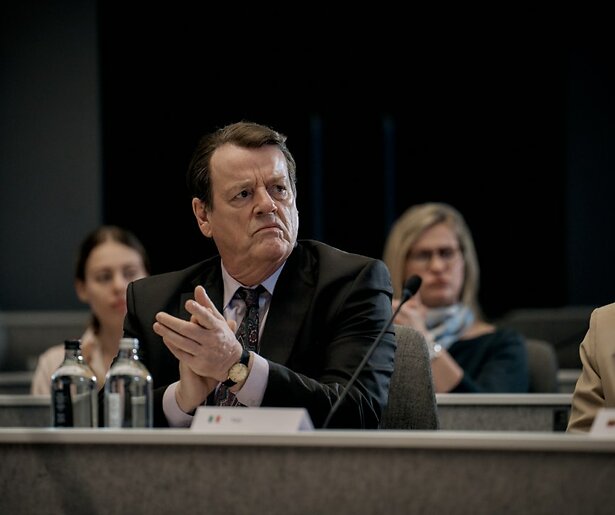 Kees Prins heeft helemaal geen zin in bezoek in BuZa