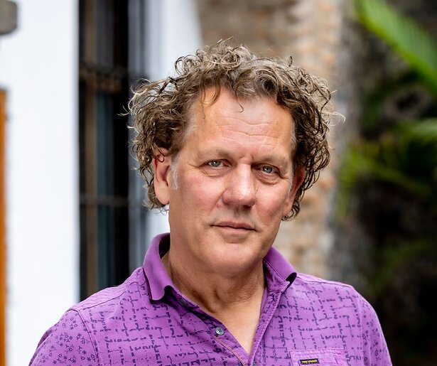 Alle hints en aanwijzingen richting Wie Is de Mol-deelnemer Kees van der Spek