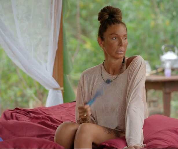 Kelly van der Veer in tranen in Echte Meisjes in de Jungle: 'Ik wil naar huis'