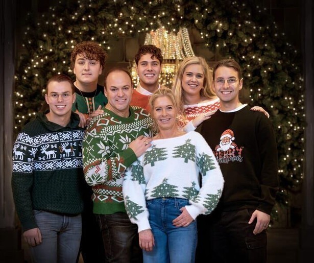 Frans, Mariska en hun kinderen maken zich klaar voor de feestdagen in realityserie Kerst met de Bauers