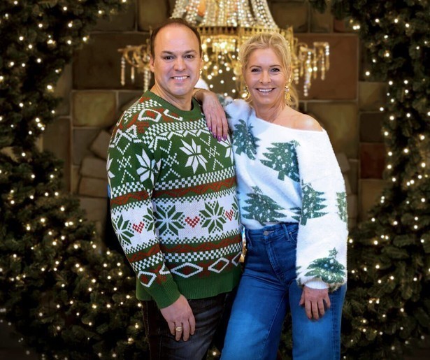 De Bauers lassen een vergadering in om een geschikt kerstdiner te vinden in Kerst met de Bauers