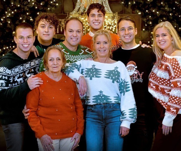 Frans Bauer gaat op zoek naar de perfecte kerstboom in Kerst met de Bauers