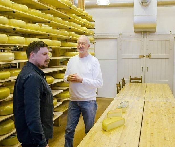 De kleur van kaas onder de loep in Keuringsdienst van Waarde