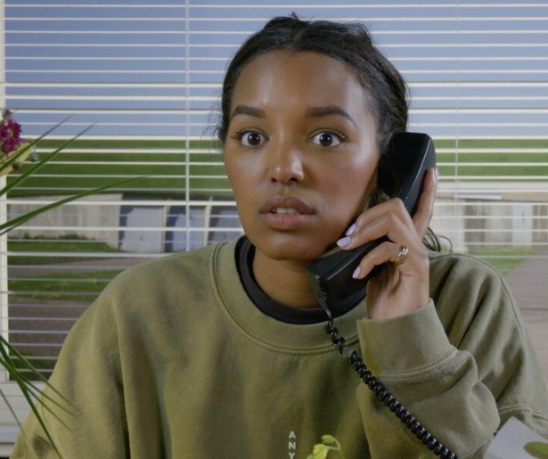 De verslaggevers van Keuringsdienst van Waarde zetten de bloemetjes buiten