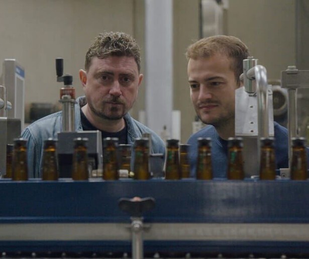 De experts van Keuringsdienst van Waarde buigen zich over 'kombucha'