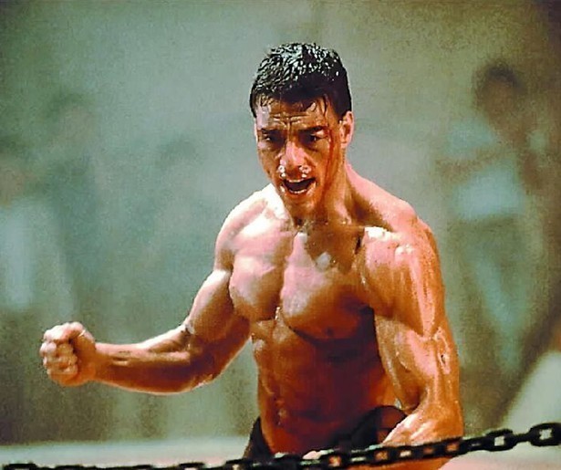 Jean-Claude Van Damme neemt het op tegen een meedogenloze vechter in Kickboxer