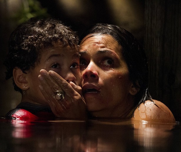 Halle Berry doet er alles aan om haar zoontje terug te krijgen in Kidnap