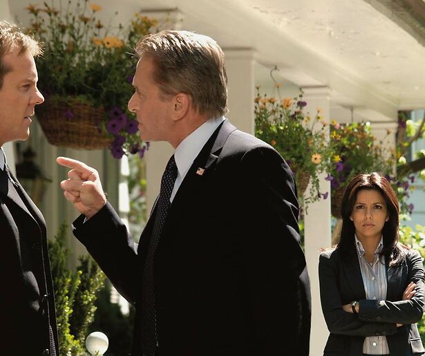 Kiefer Sutherland gaat op mollenjacht in The Sentinel