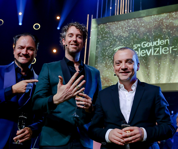 De TV van gisteren: 1,7 miljoen kijkers zien Even Tot Hier de Gouden Televizier-Ring 2022 winnen
