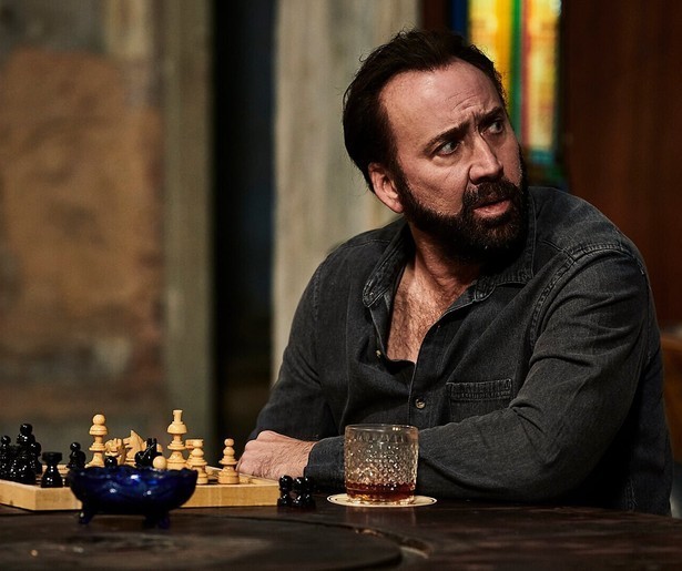Nicolas Cage beschermt zijn hotelgasten met zijn leven in Kill Chain