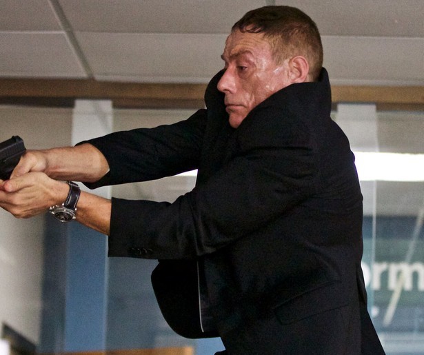 Jean-Claude Van Damme is zelfs in het ziekenhuis niet veilig