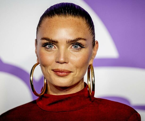 Kim Feenstra blikt terug op haar roerige leven in Who's That Girl