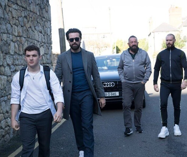 De Ierse misdaadfamilie Kinsella krijgt het aan de stok met een Turkse bende