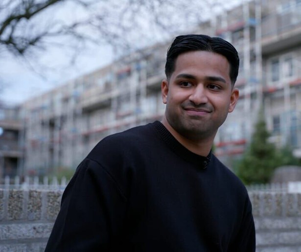 Filmmaker Jaïr van den Essenburg vertelt zijn verhaal in documentaire Kind van het Toeslagenschandaal