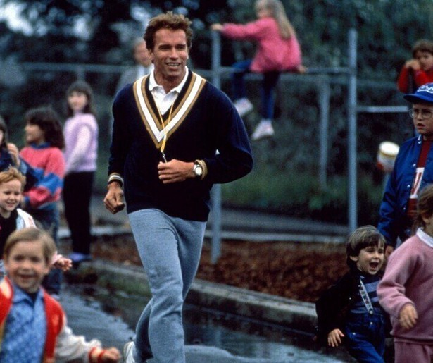 Arnold Schwarzenegger als kleuterleider in Kindergarten Cop
