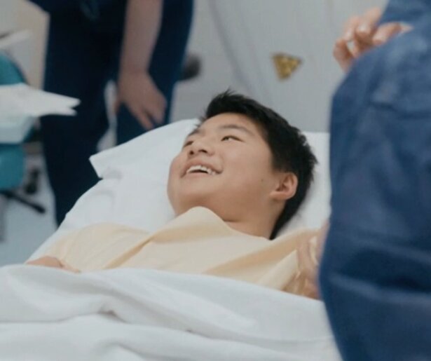 De 14-jarige Xiao Lee ondergaat een hartoperatie in Het Kinderziekenhuis