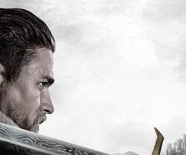 Kan Charlie Hunnam het zwaard uit de steen trekken in King Arthur: Legend of the Sword?
