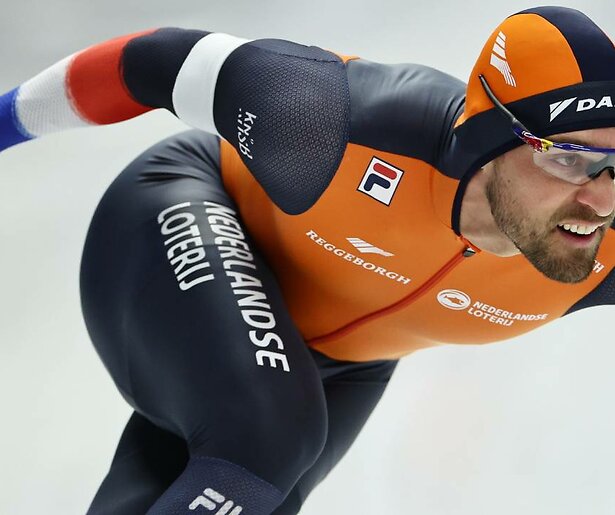 Kjeld Nuis gaat voor goud op de 1000 meter tijdens de World Cup in Tomaszów Mazowiecki