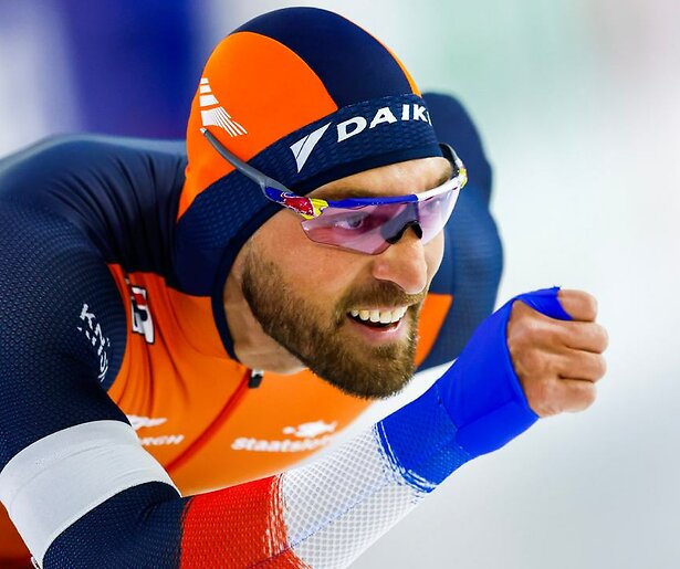 Wie trekt er tijdens de Wereldbeker Schaatsen in Hamar aan het langste eind op de 1000 meter?