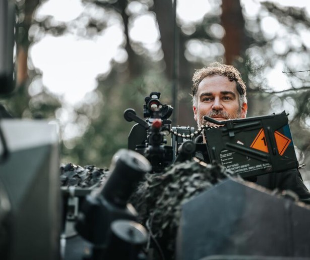Klaas Dijkhoff controleert de verdediging van Europese landen in Klaas aan het Front