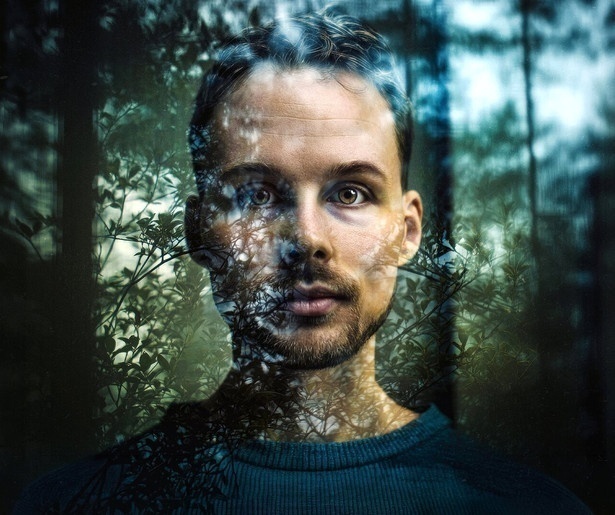 Israel van Dorsten duikt dieper in de wereld van sektes in Klinkt Als een Sekte