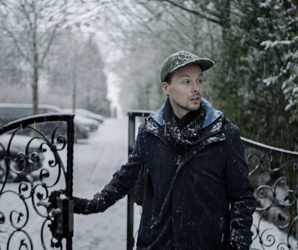 Israël van Dorsten duikt in de bizarre wereld van hersenspoeling in Klinkt Als een Sekte