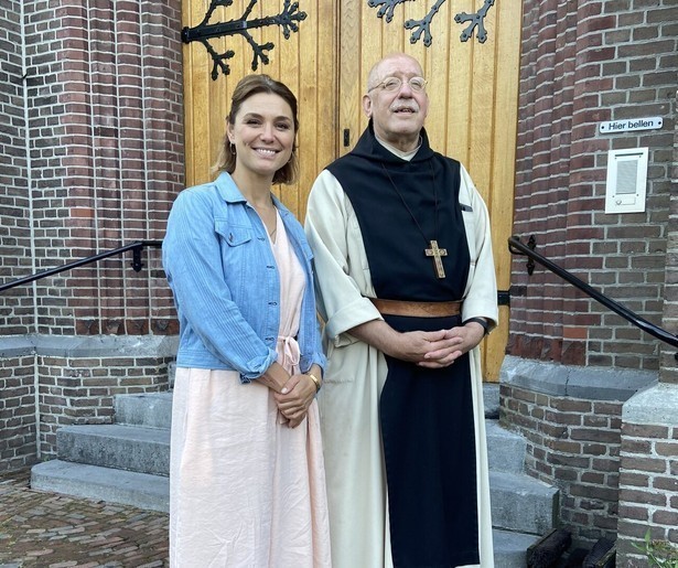 Is er voor Evi Hanssen wel ruimte voor stilte in Kloostergasten?