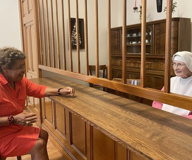 Noraly Beyer duikt opnieuw het klooster in in herhaling Kloostergasten