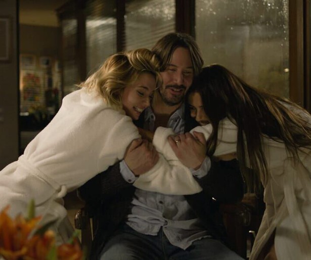 Keanu Reeves had beter de deur dicht kunnen laten in Knock Knock