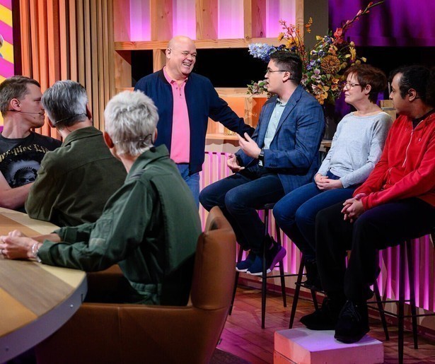 Paul de Leeuw opent zijn deuren weer voor diverse gasten in Knoop & De Leeuw