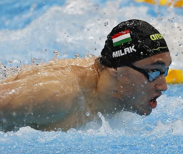 Hongaarse publiekslieveling het water in tijdens WK Zwemmen