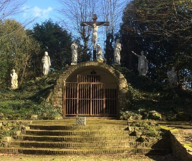 Processie door het Kruiswegpark in Roermond