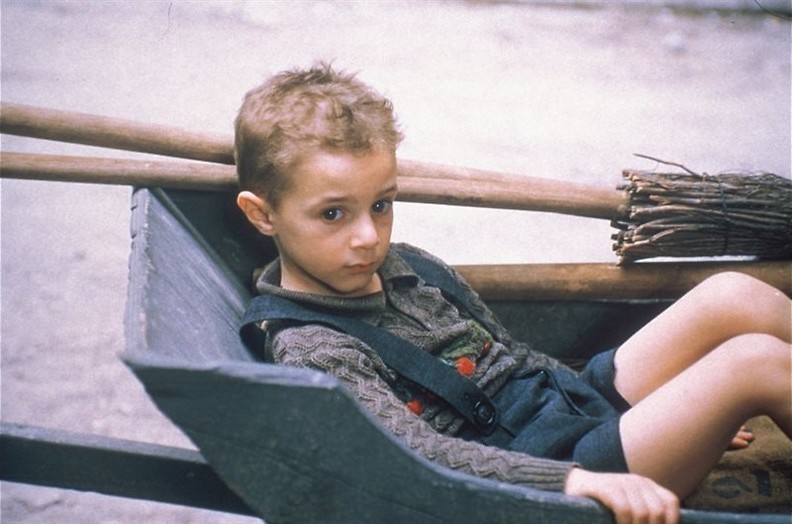 Roberto Benigni beschermt zijn zoontje