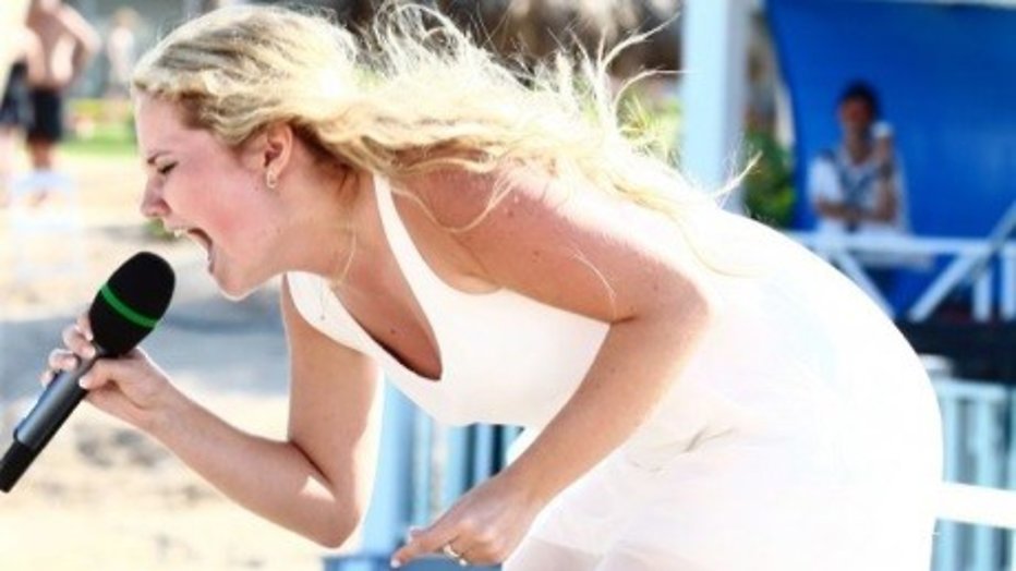 Video: Nederlandse Laura schittert in Deutschland Sucht den Superstar Video: Nederlandse Laura schittert in Deutschland Sucht den Superstar