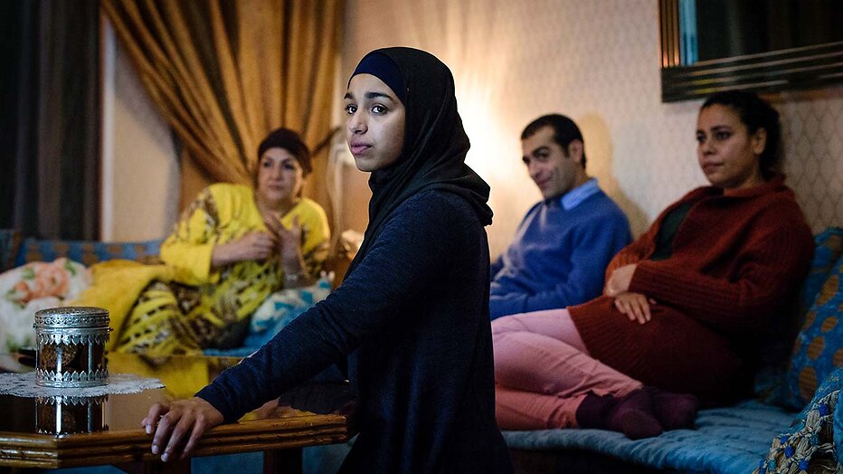 Nora El Koussour als Layla M.