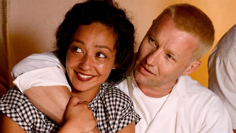 Joel Edgerton houdt van zijn vrouw Joel Edgerton houdt van zijn vrouw
