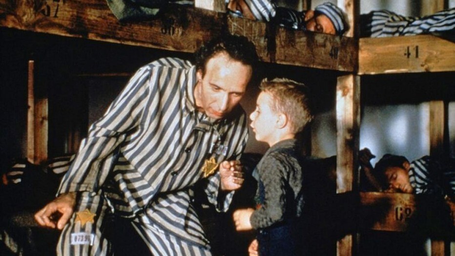 Roberto Benigni en Giorgio Cantarini in La vita è bella