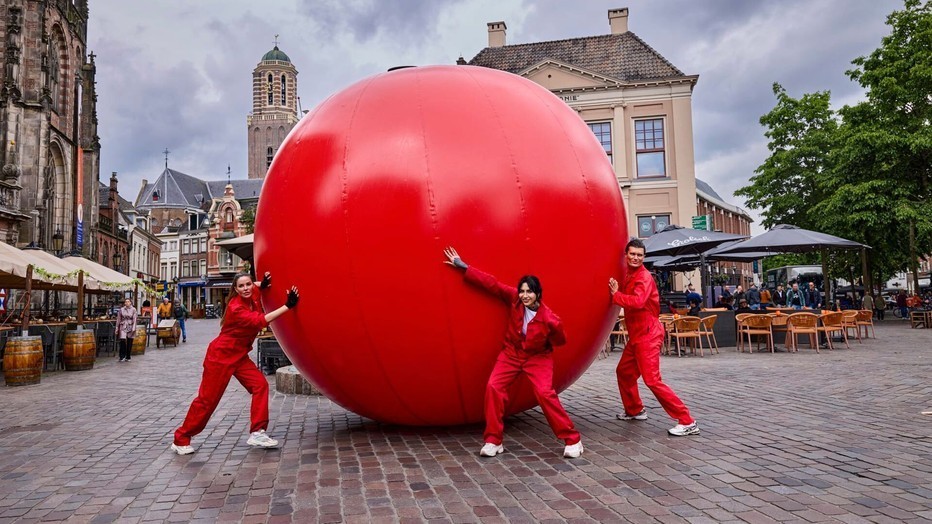 Sylvia Geersen, Christina Curry en Koen Pieter van Dijk voor Let's Play Ball
