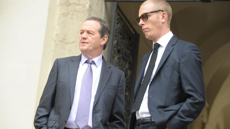 Kevin Whately als DI Robert Lewis, Laurence Fox als James Hathaway Kevin Whately als DI Robert Lewis, Laurence Fox als James Hathaway