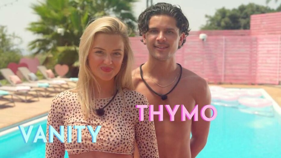 Vanity en Thymo op dag 1 in Love Island.