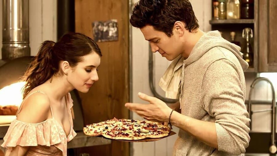 Emma Roberts en Hayden Christensen in Little Italy