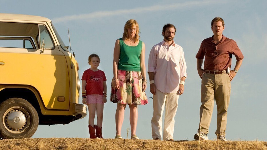 Abigail Breslin, Toni Collette, Steve Carell en Greg Kinnear in Little Miss Sunshine Abigail Breslin, Toni Collette, Steve Carell en Greg Kinnear in Little Miss Sunshine