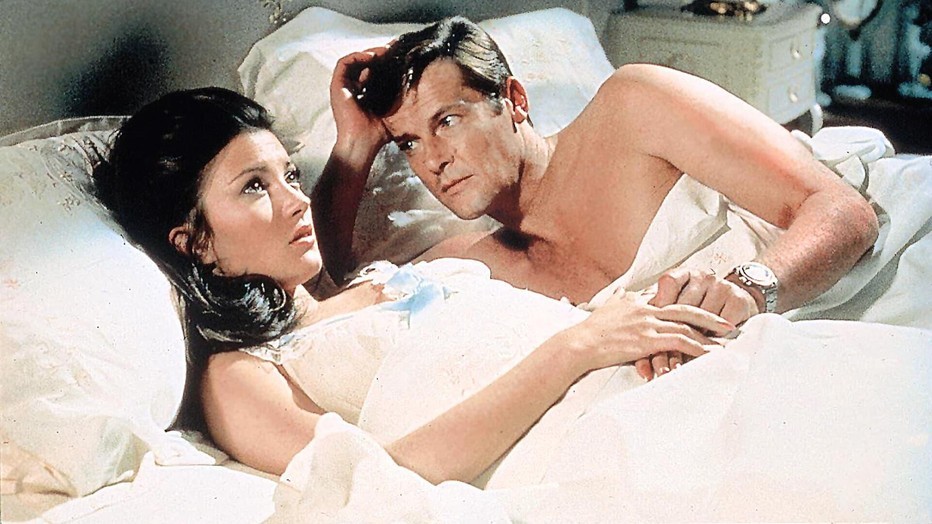 Roger Moore en Jane Seymour in Live and Let Die
