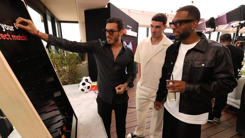 Sebastián Fassi, Llyod Jones, Ryan Babel in Love Undercover