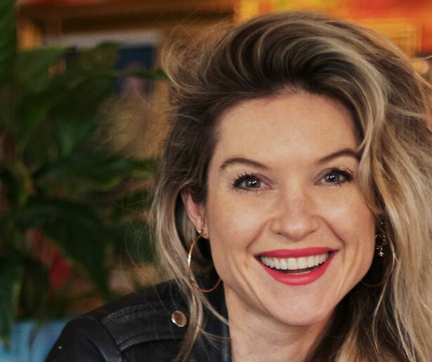 Lauren Verster in nieuwe reeks Lauren! op bezoek bij 'wietnonnen'