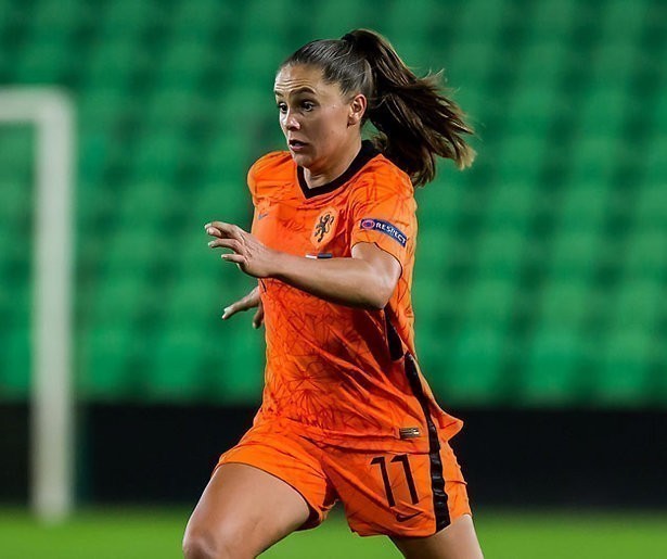 Nederlands vrouwenelftal komende vier jaar te zien bij de NOS