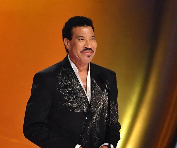 Wegzwijmelen bij de muziek van Lionel Richie in Het Beste van...