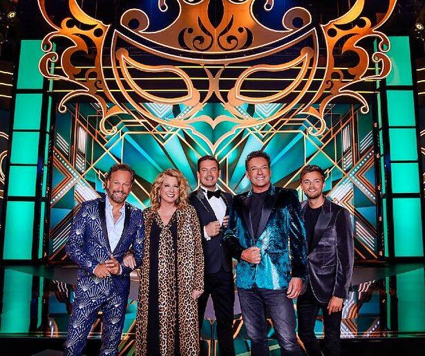 Loretta Schrijver praat mond voorbij over The Masked Singer